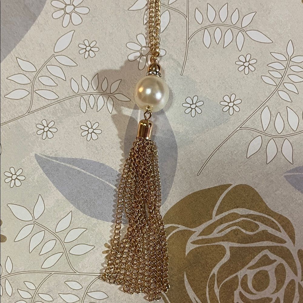Elegant Gold Tassel Necklace with Pearl Accent